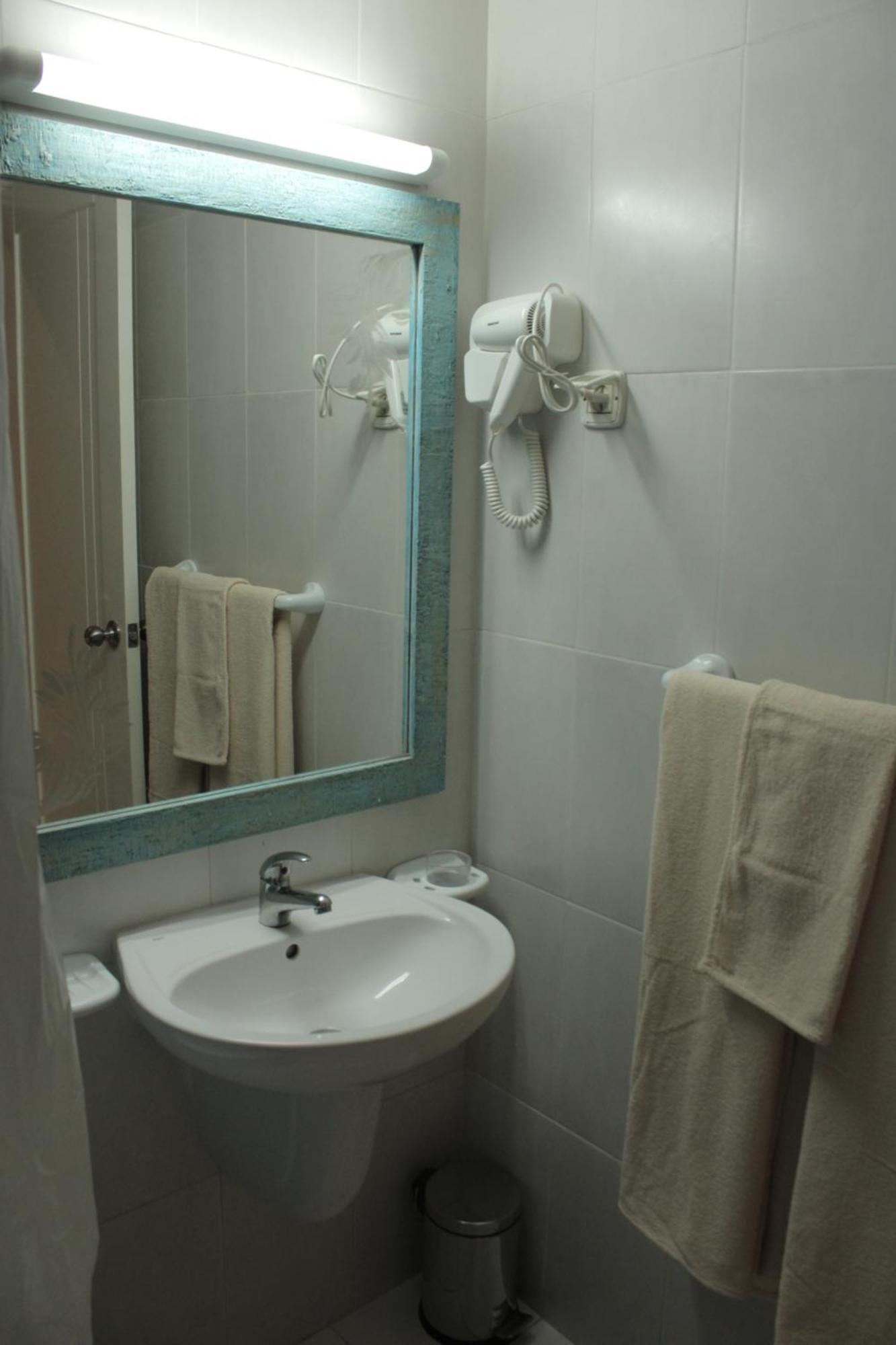 Hotel Le Parisien Tunisi Esterno foto